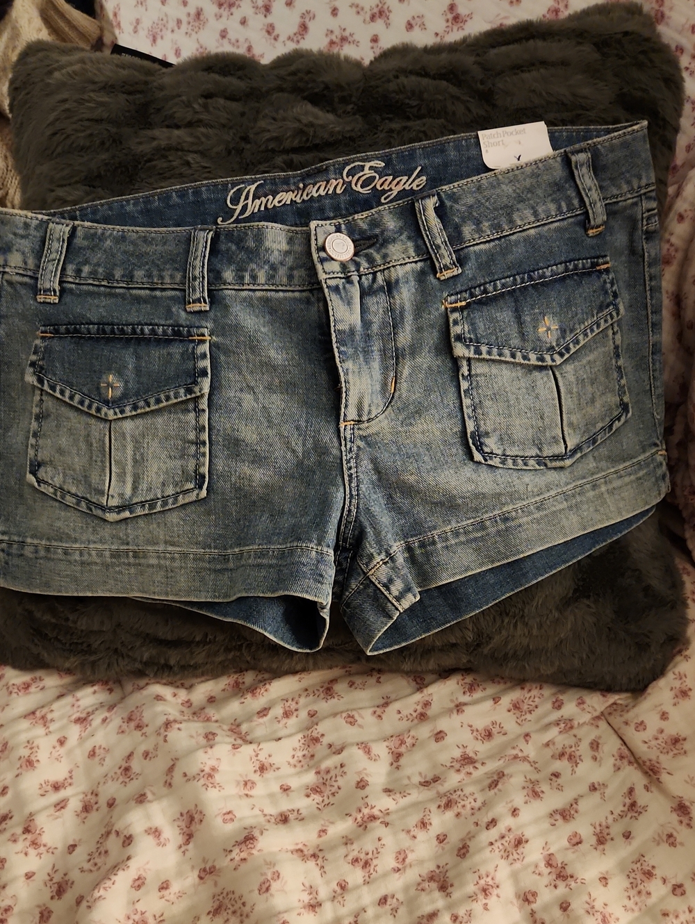 American Eagle Outfitters Denim Patch Pocket Shorts - Medium Blue